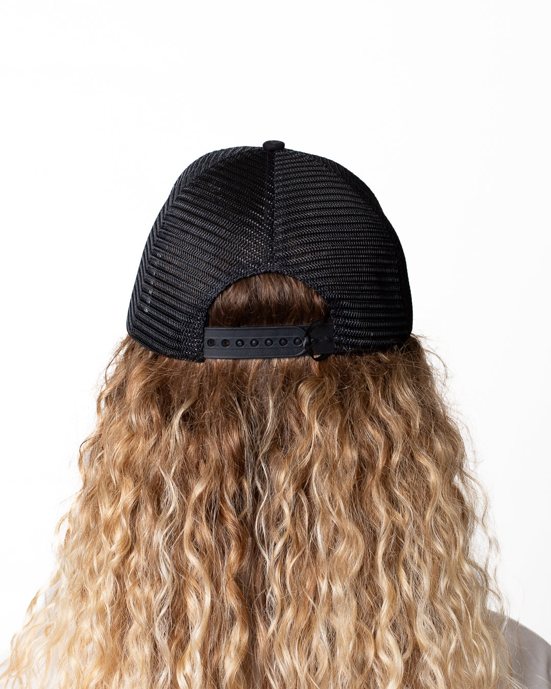 Cappello Gaelle in rete con ricamo