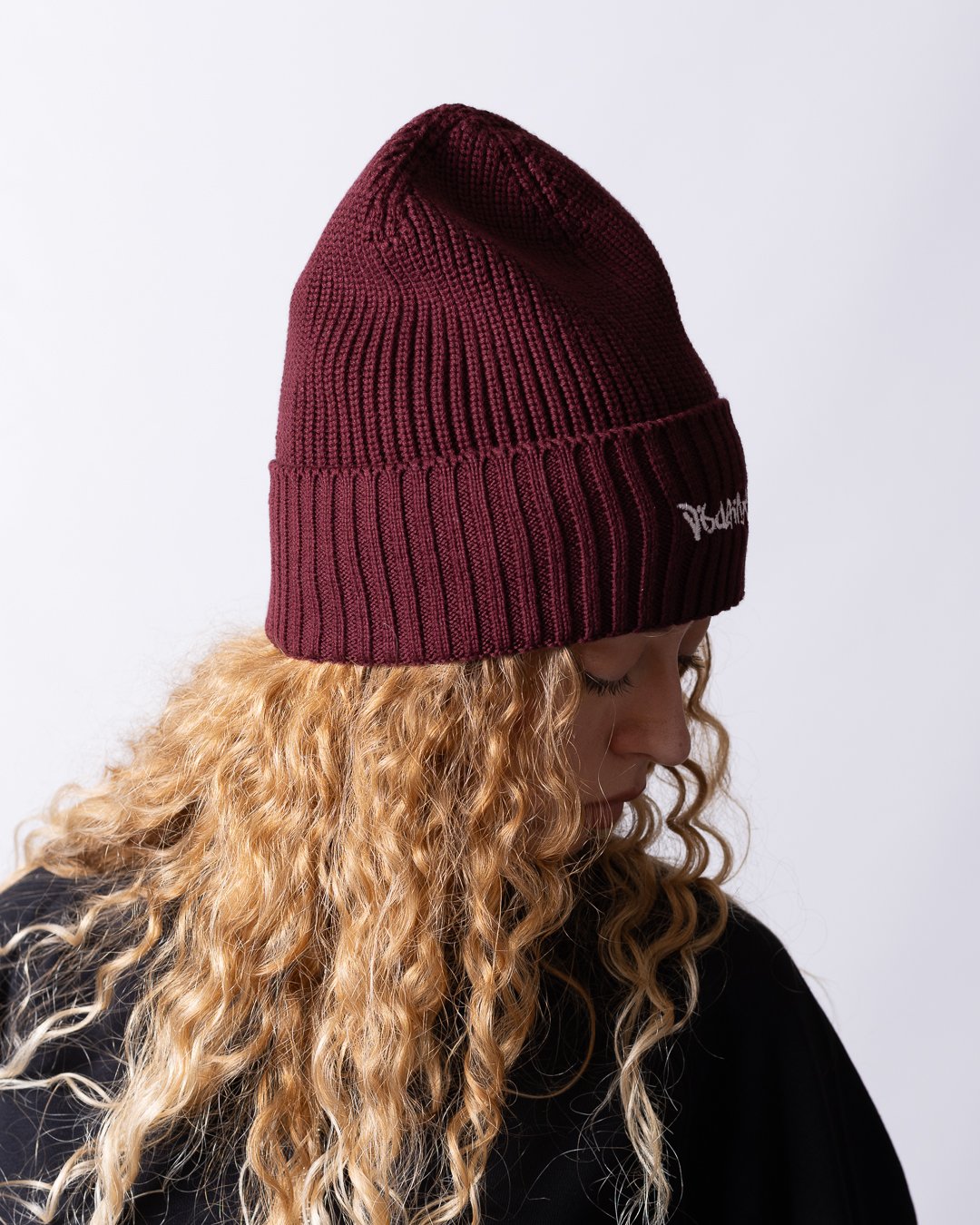 Cappello Disclaimer con risvolto e logo ricamato