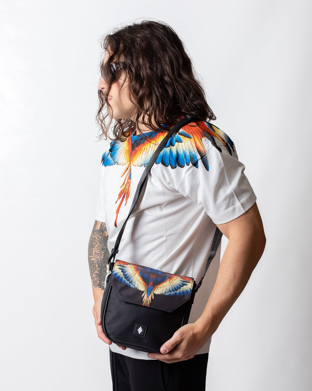 Borsa Marcelo Burlon in nylon con tracolla e logo wings colorfull