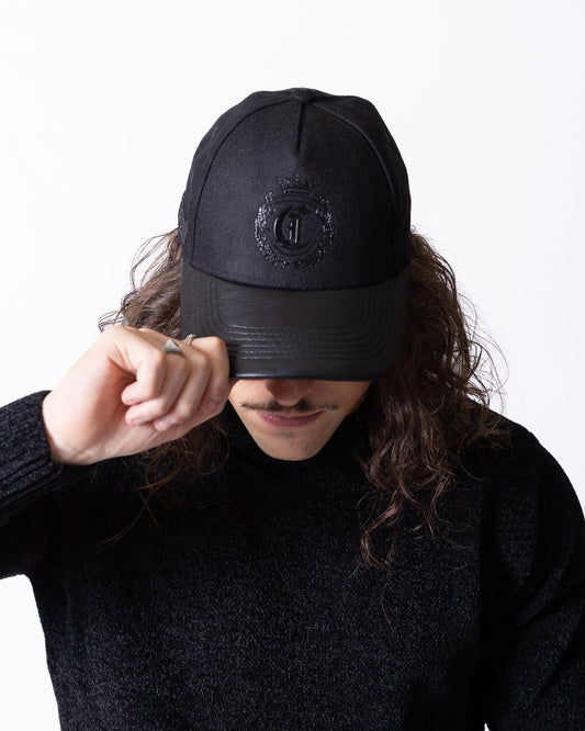 Cappello Just Cavalli in lana ed ecopelle con visiera e logo in rilievo