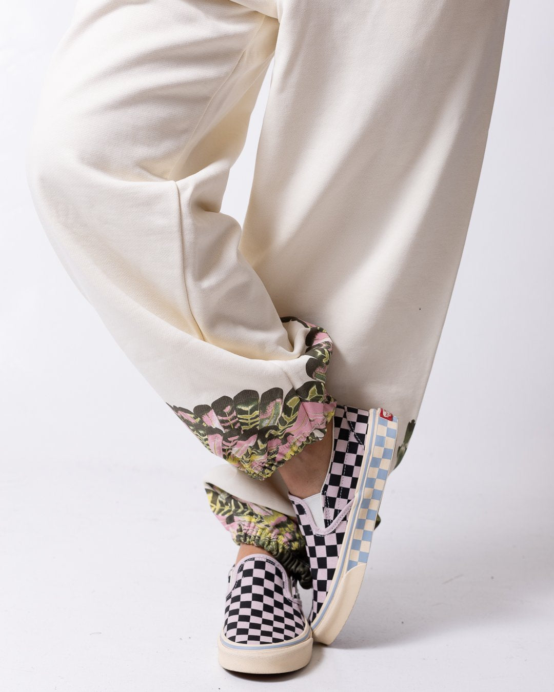 Pantalone County of Milan con grafica ali donna