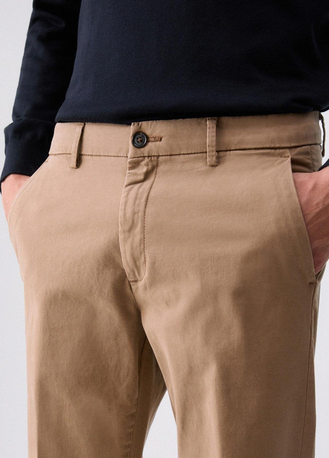 Pantalone Liu Jo "Chino" con logo metallico