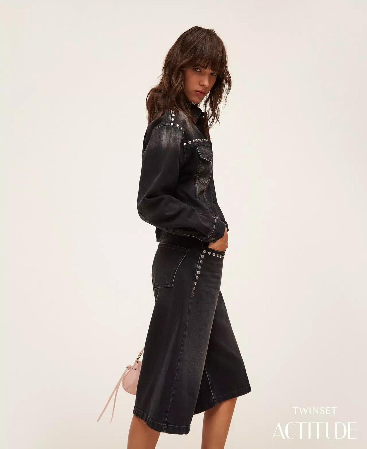 Bermuda Twinset Actitude in jeans con borchie donna