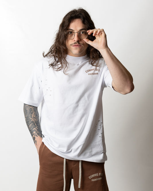 T-Shirt Comme des Fuckdown logata con tagli uomo