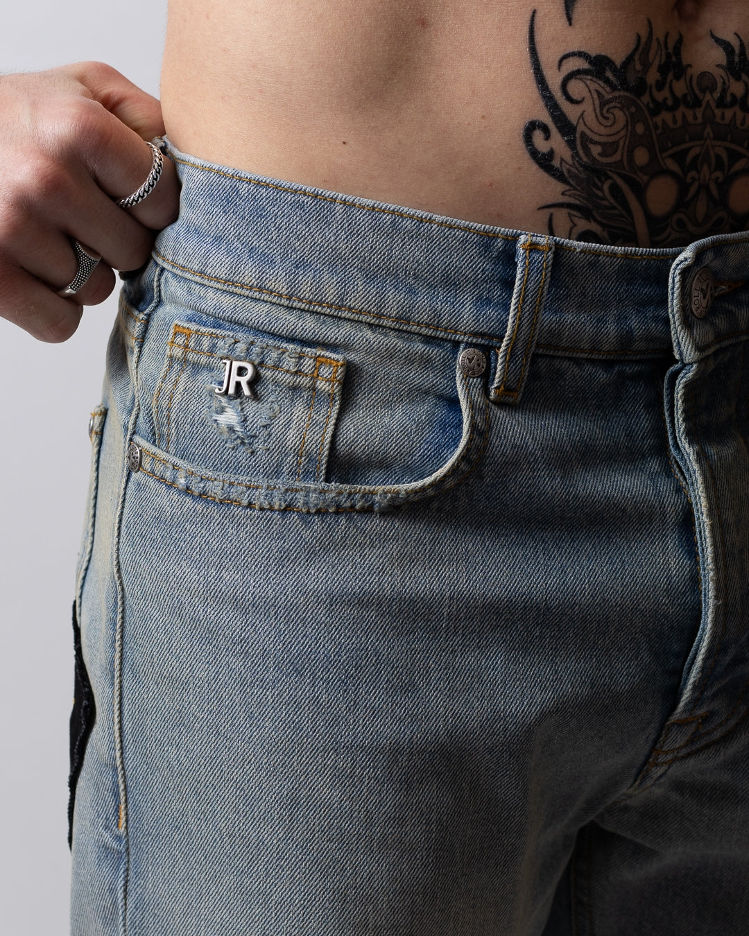 Jeans John Richmond a zampa con logo patch uomo