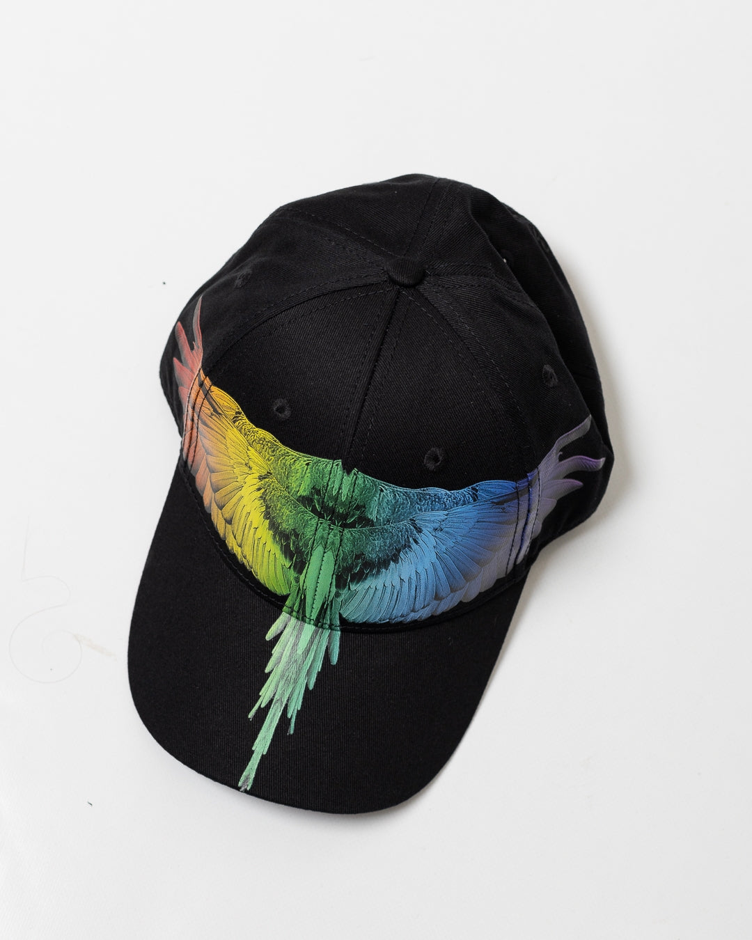 Cappello Marcelo Burlon con visiera "Icon Wings Rainbow"