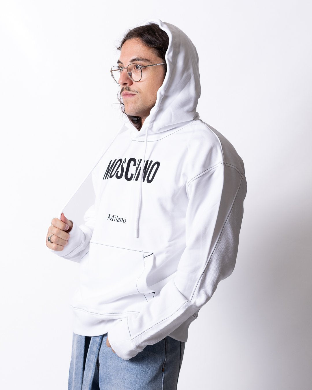 Felpa Moschino con cappuccio e cuciture a contrasto uomo