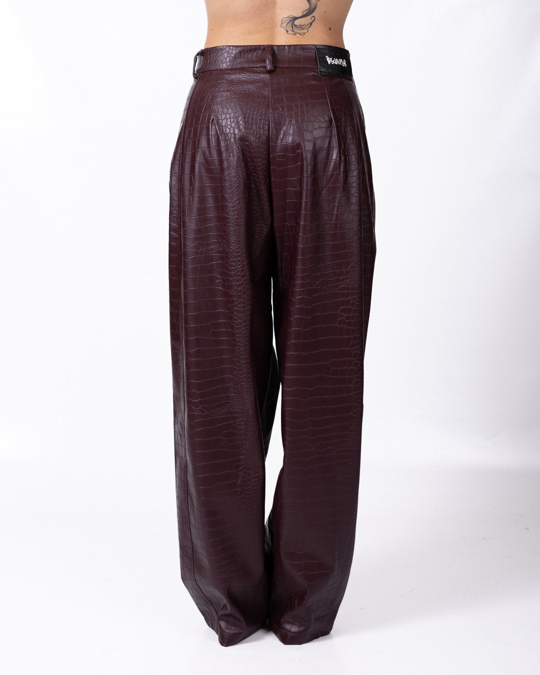 Pantalone Disclaimer effetto coccodrillo con patch logo