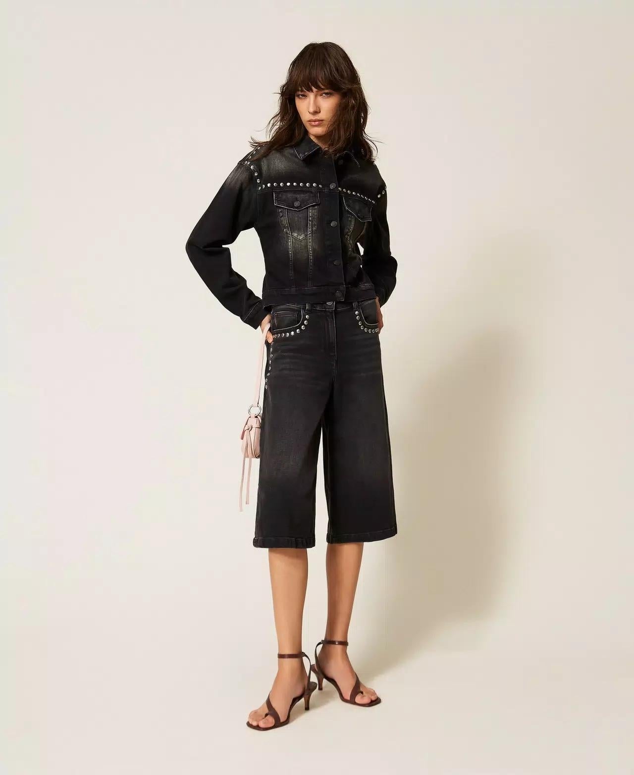 Bermuda Twinset Actitude in jeans con borchie donna