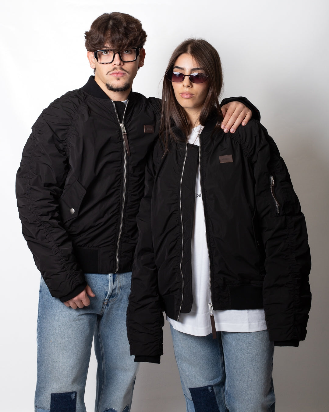 Giubbotto Moschino modello bomber con patch logata