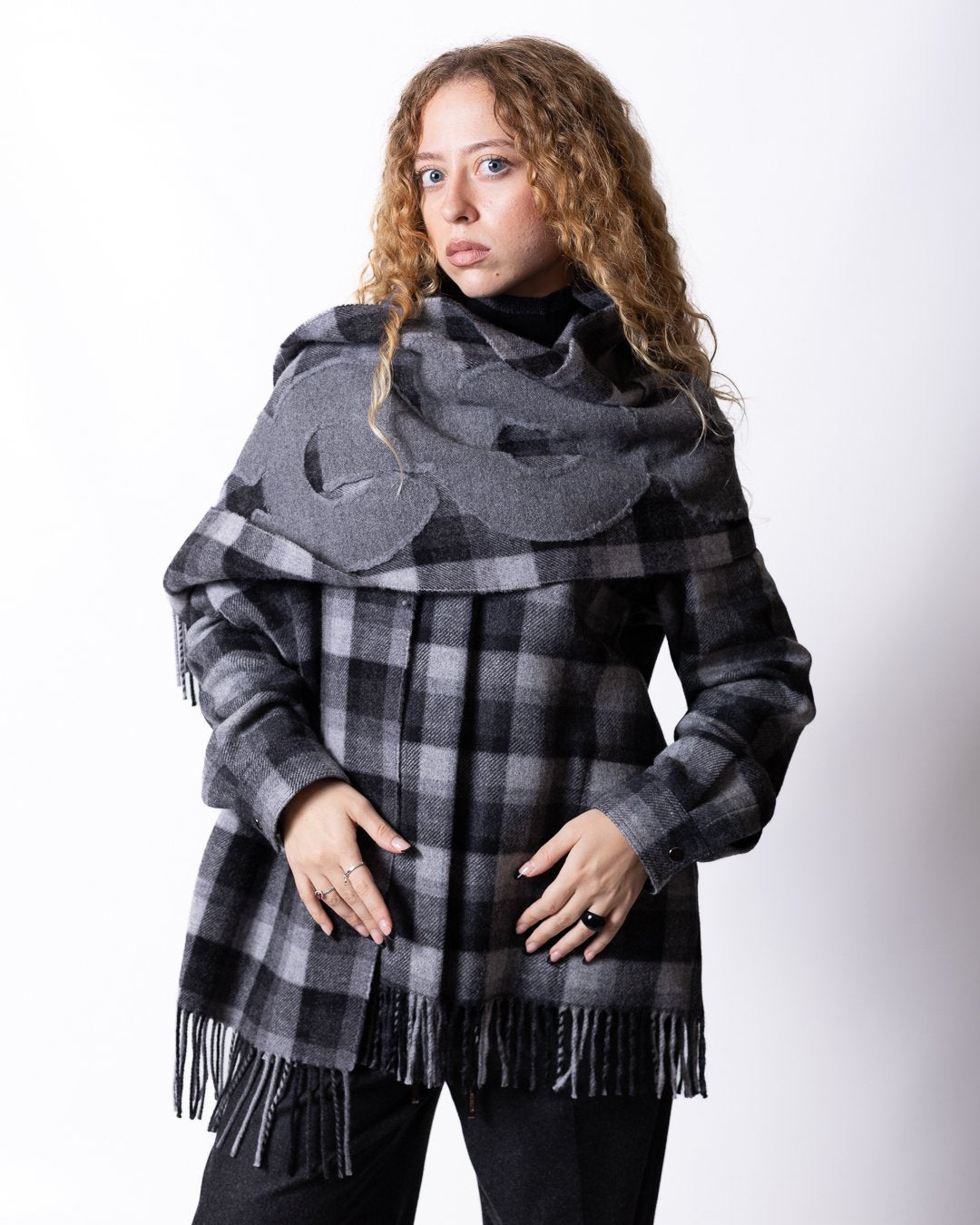 Sciarpa Iceberg in lana motivo tartan con frange e logo