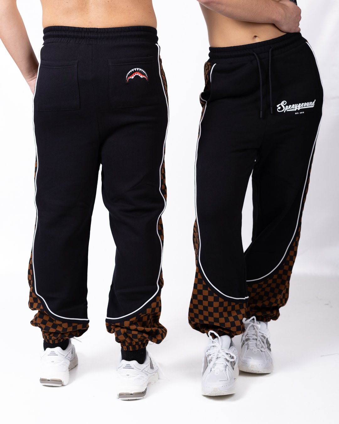 Pantalone Sprayground "brown check" con logo stampato e patch decorativa