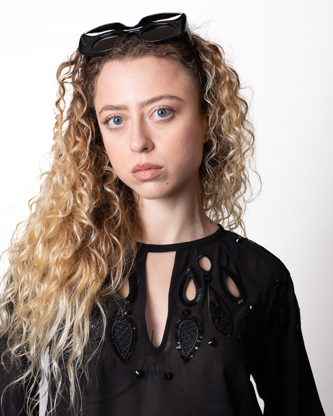 Blusa Nenette con ricami e dettagli cut-out donna