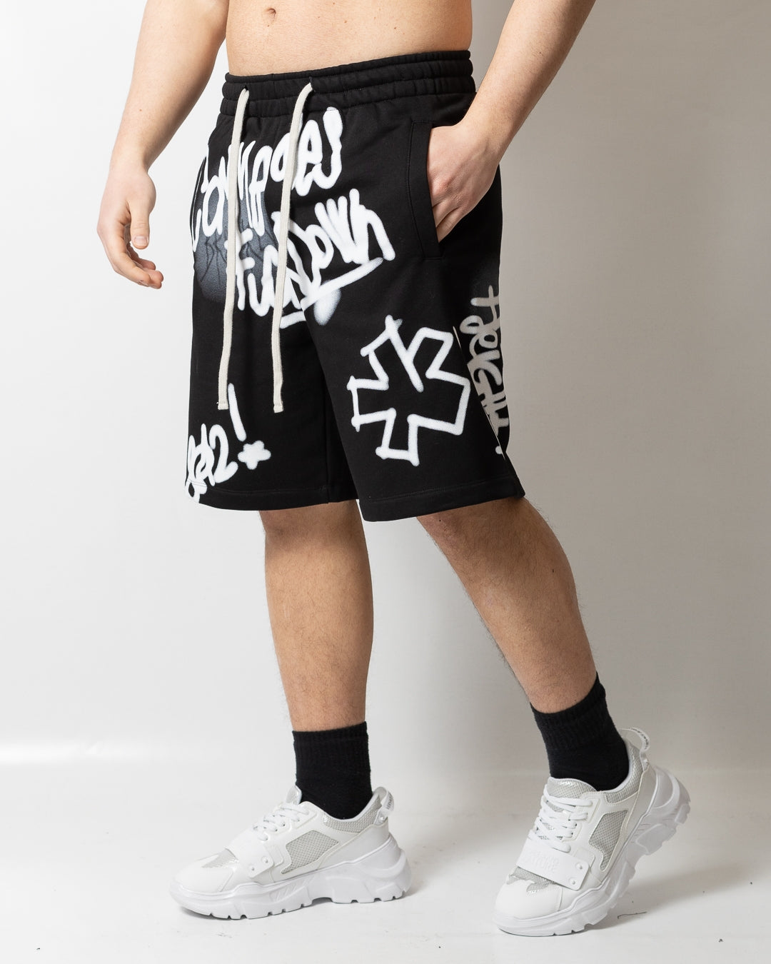 Bermuda Comme des Fuckdown in felpa con stampa spray uomo