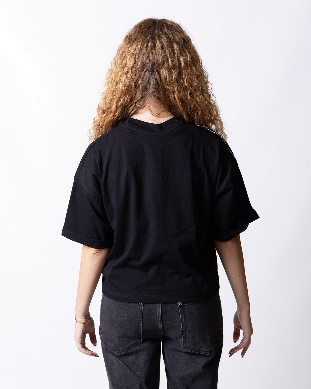 T-shirt County of Milan con grafica di perline e brillantini