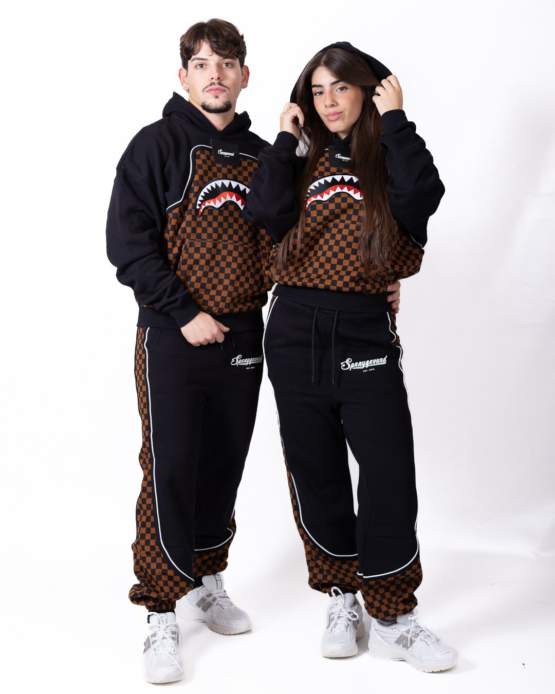 Pantalone Sprayground "brown check" con logo stampato e patch decorativa