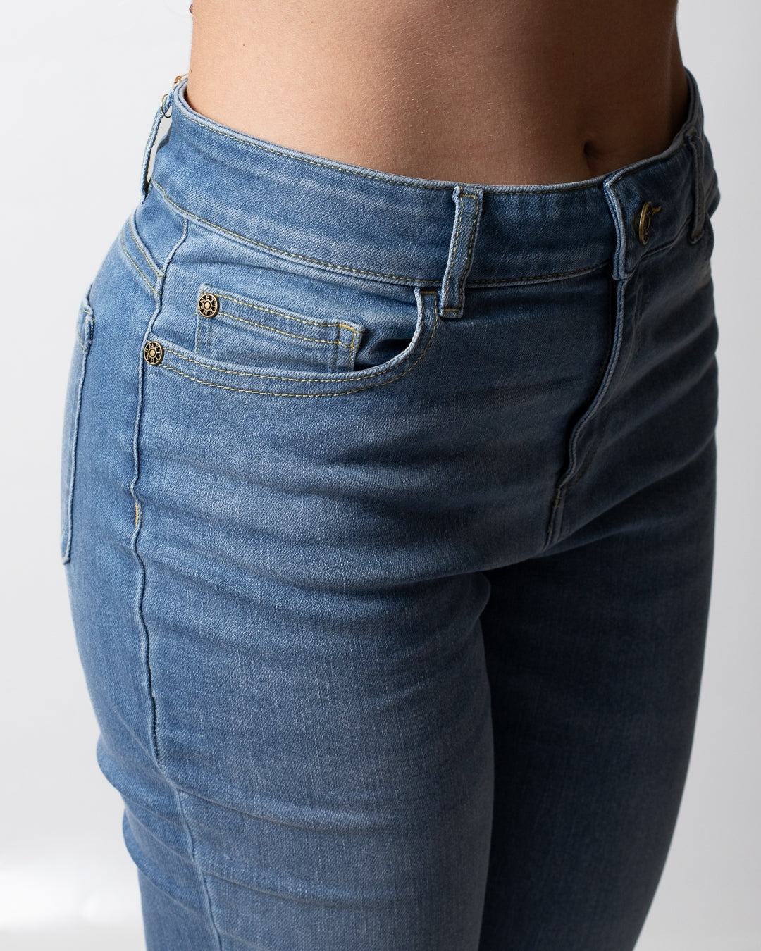 Jeans Nenette a trombetta con patch donna