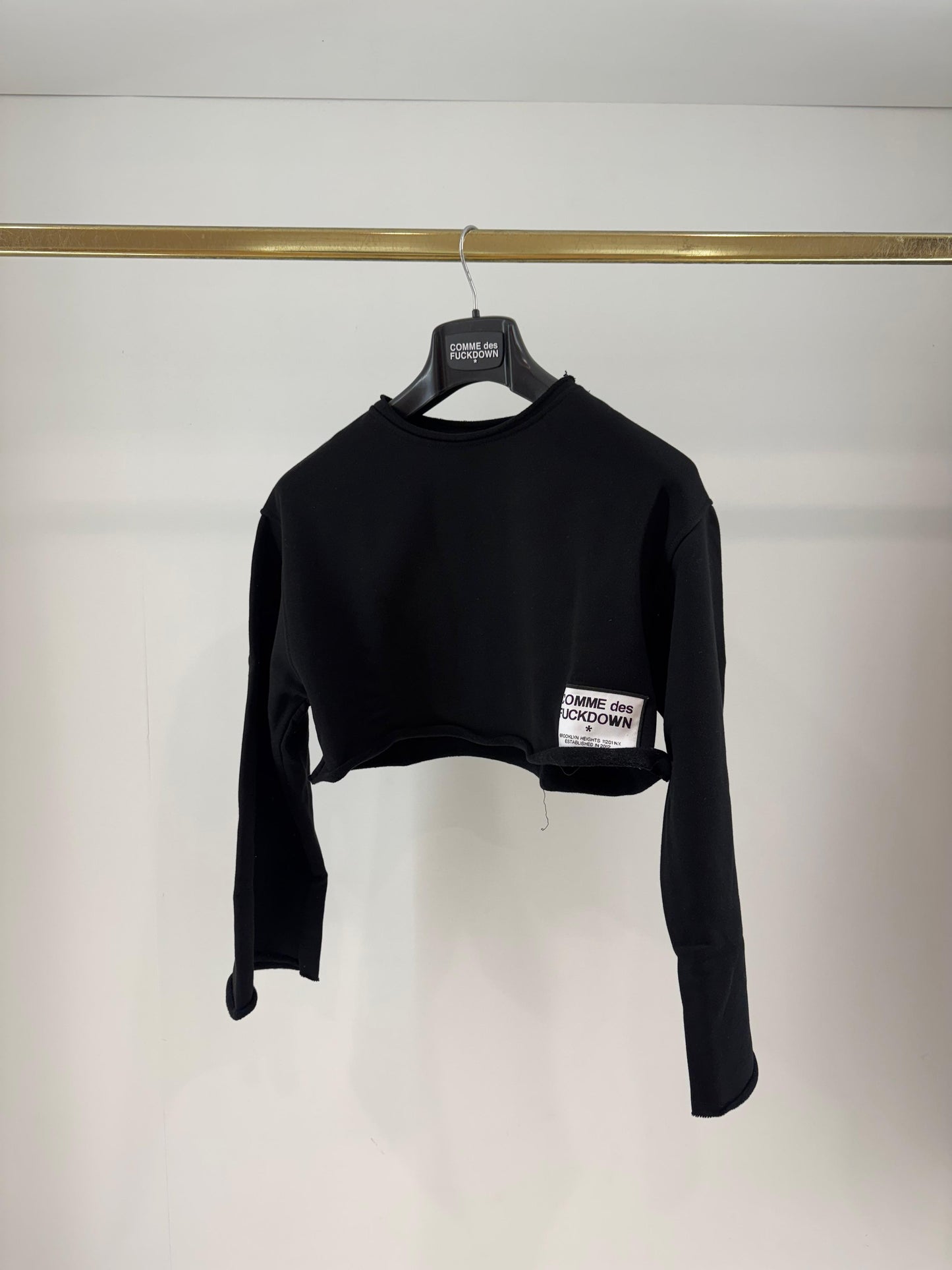 Felpa Comme des Fuckdown cropped con etichetta donna