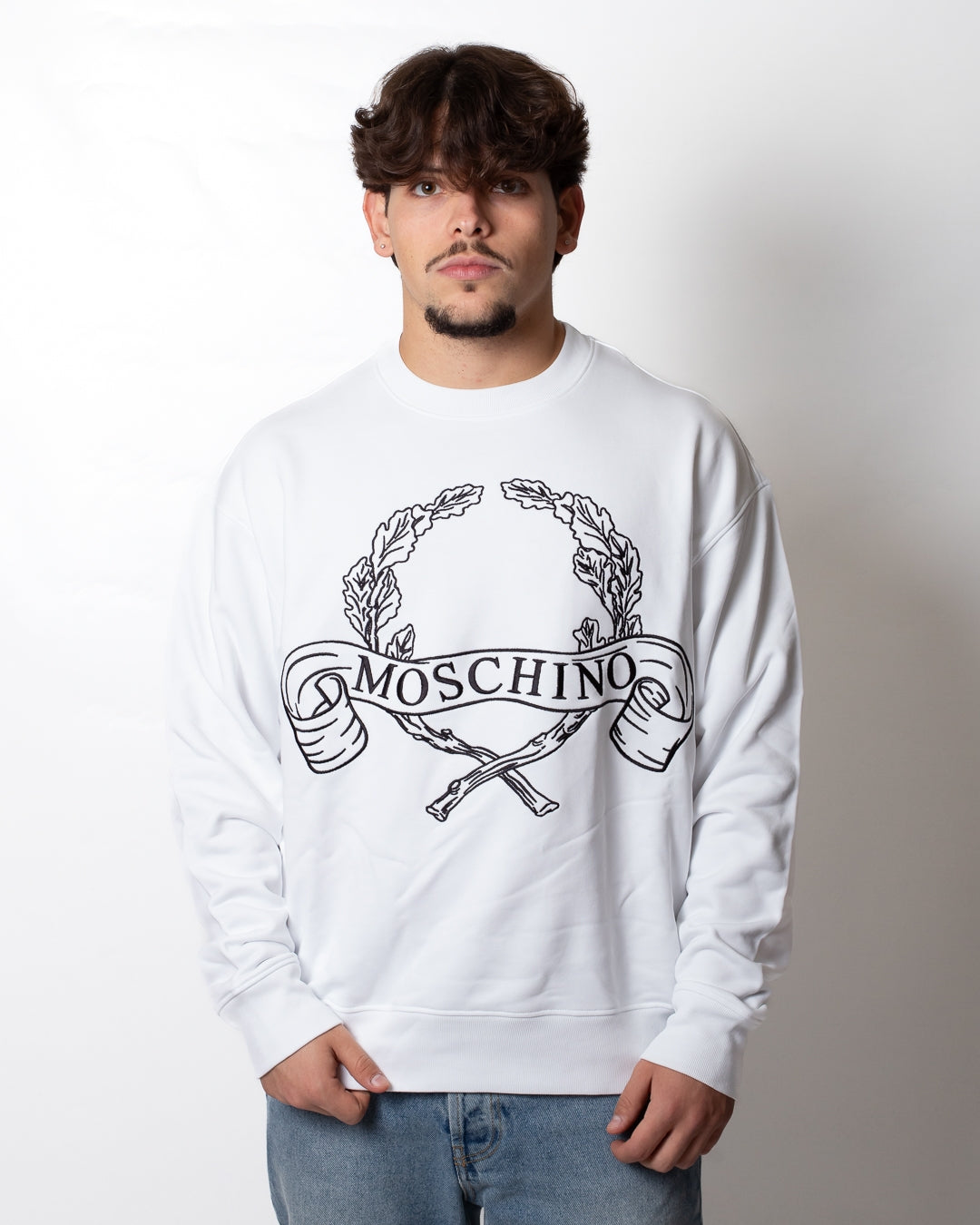 Felpa Moschino girocollo con ricamo logato "Laurel crown"