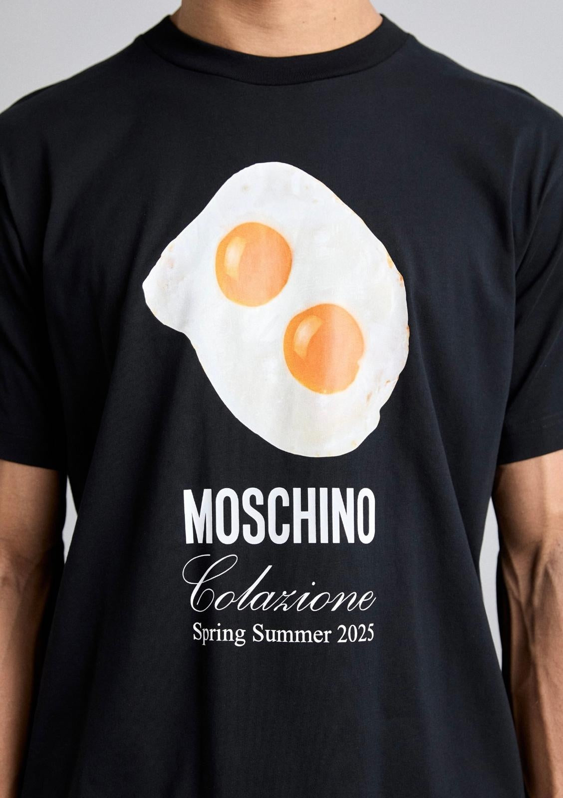 T-Shirt Moschino con logo e stampa "Eggs"