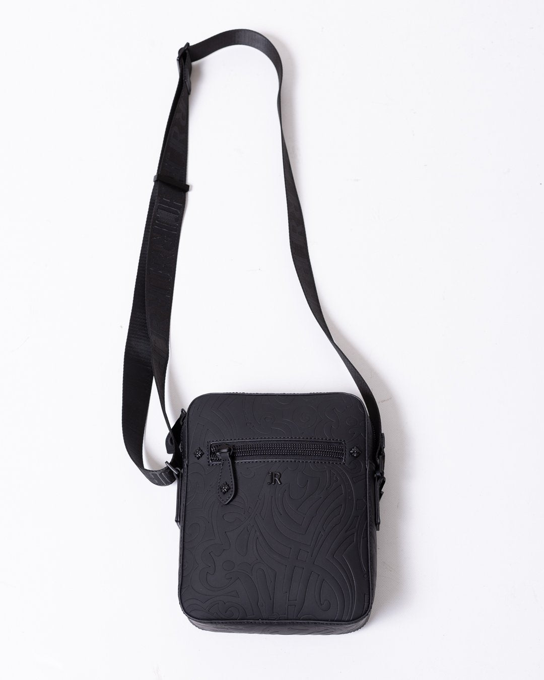 Tracolla John Richmond in ecopelle con texture in rilievo, logo "JR" e dettagli jacquard
