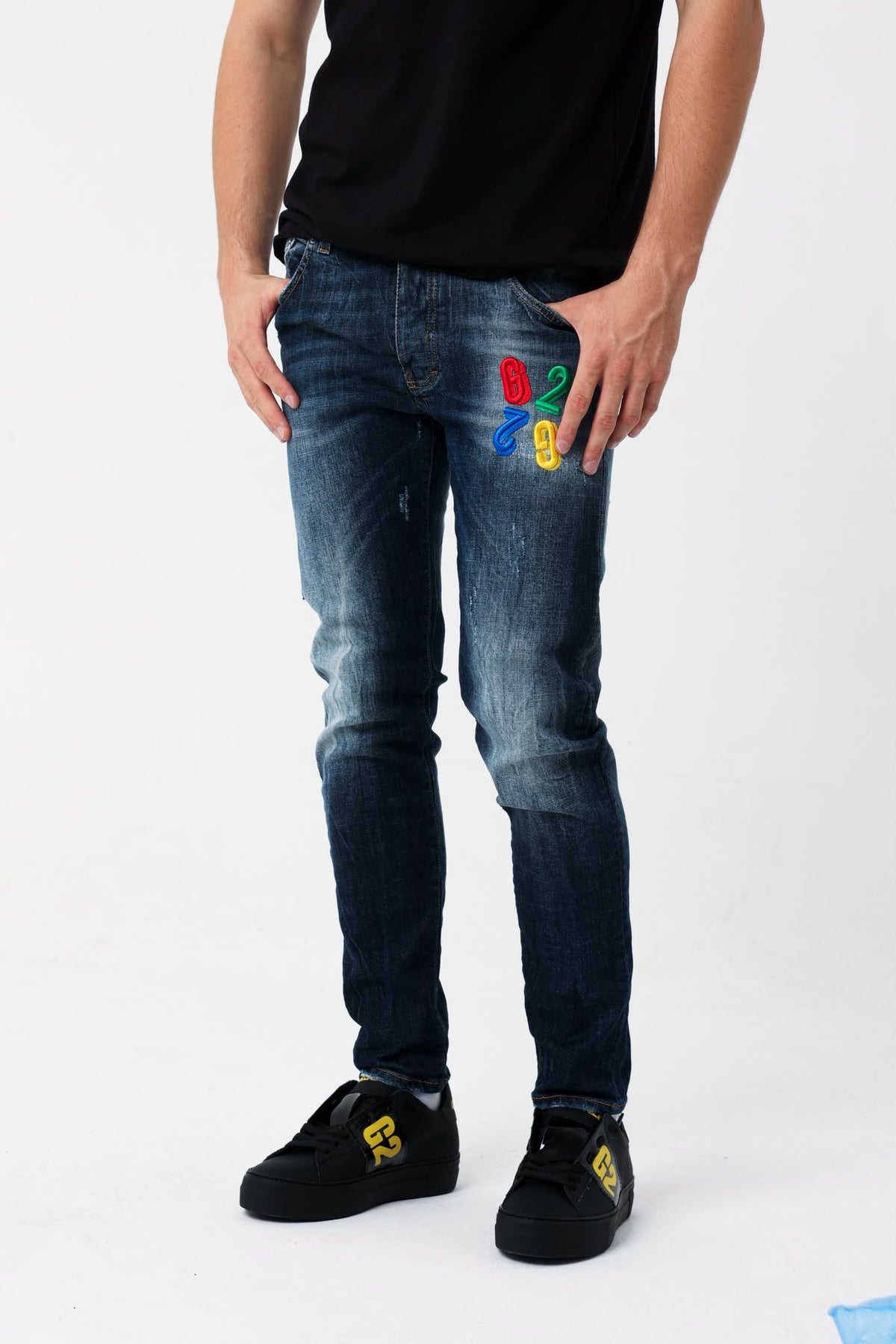 Jeans G2Firenze con applicazione metallica e patch logo sul retro