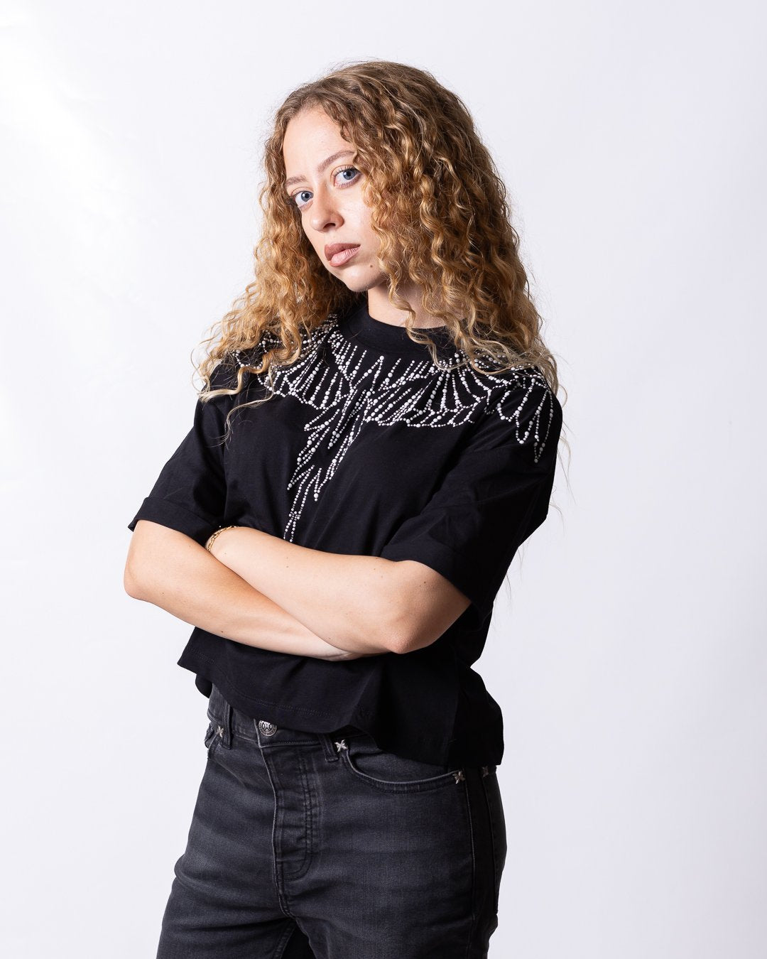 T-shirt County of Milan con grafica di perline e brillantini