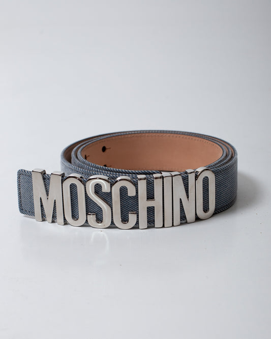 Cinta Moschino in denim con logo in metallo
