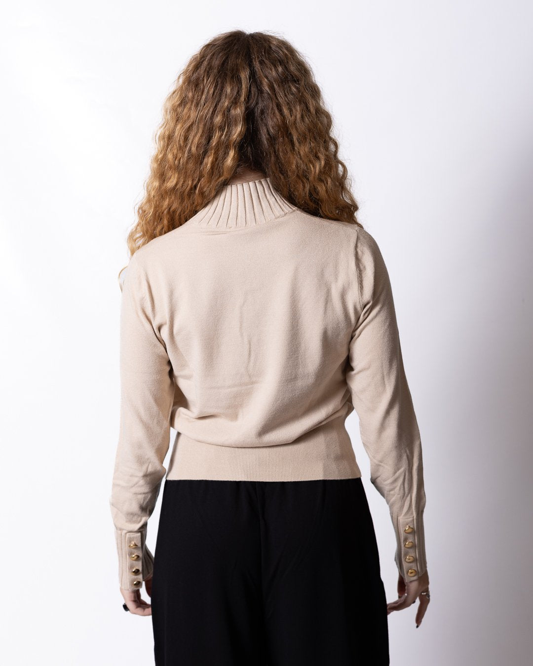 Maglia Nenette collo alto a costine e dettagli oro