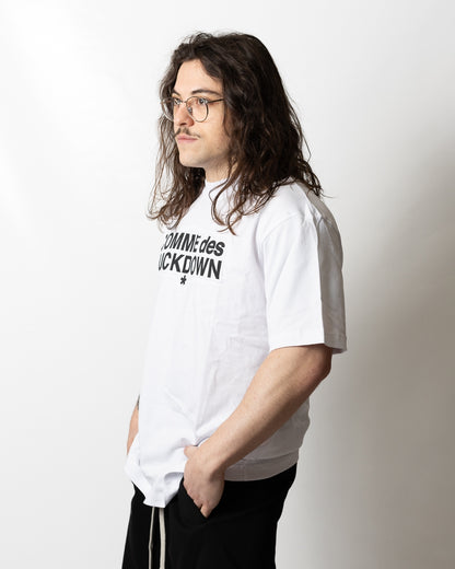 T-Shirt Comme des Fuckdown con taglio e stampa uomo