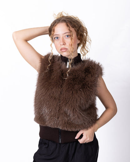 Gilet Disclaimer eco pelliccia con logo ricamato sul retro