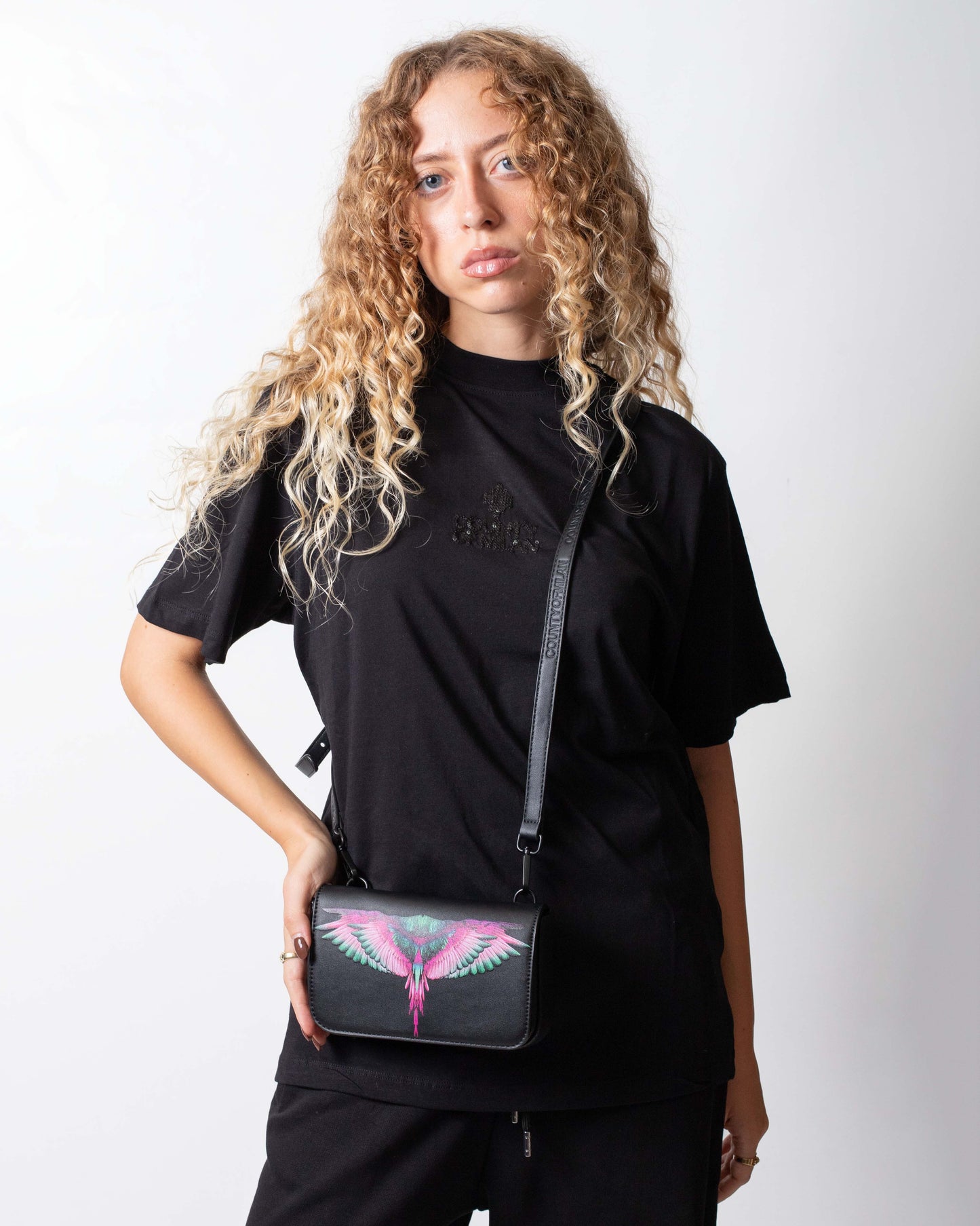 Borsa Marcelo Burlon small in ecopelle con tracolla e logo wings colorfull