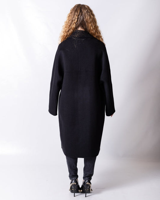 Cappotto John Richmond in lana con spilla decorativa