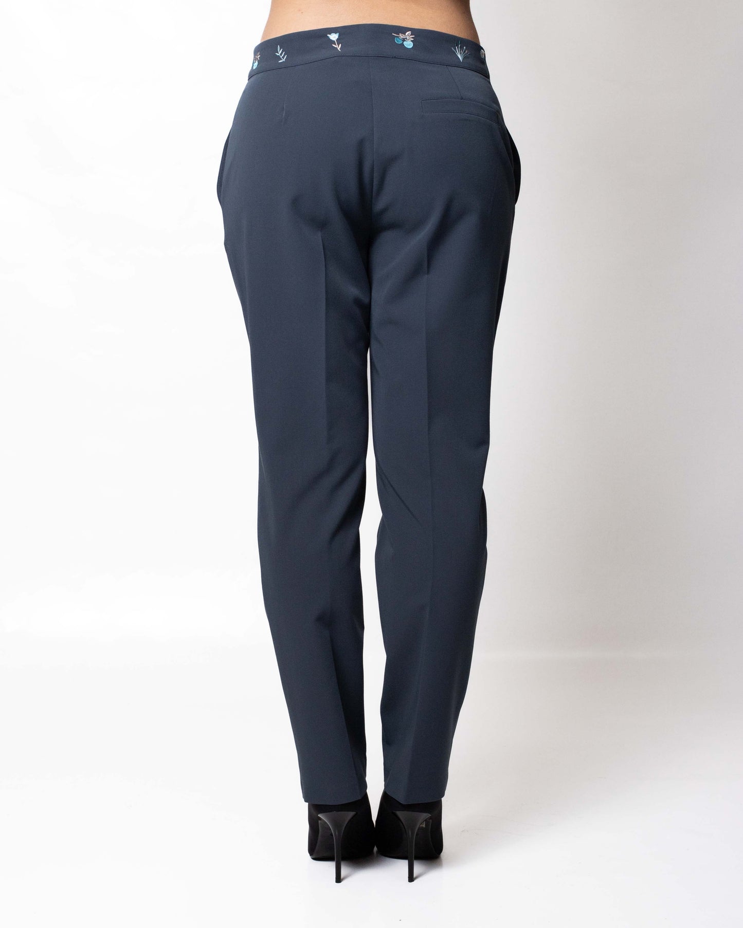 Pantalone Twinset Actitude con fiori ricamati donna