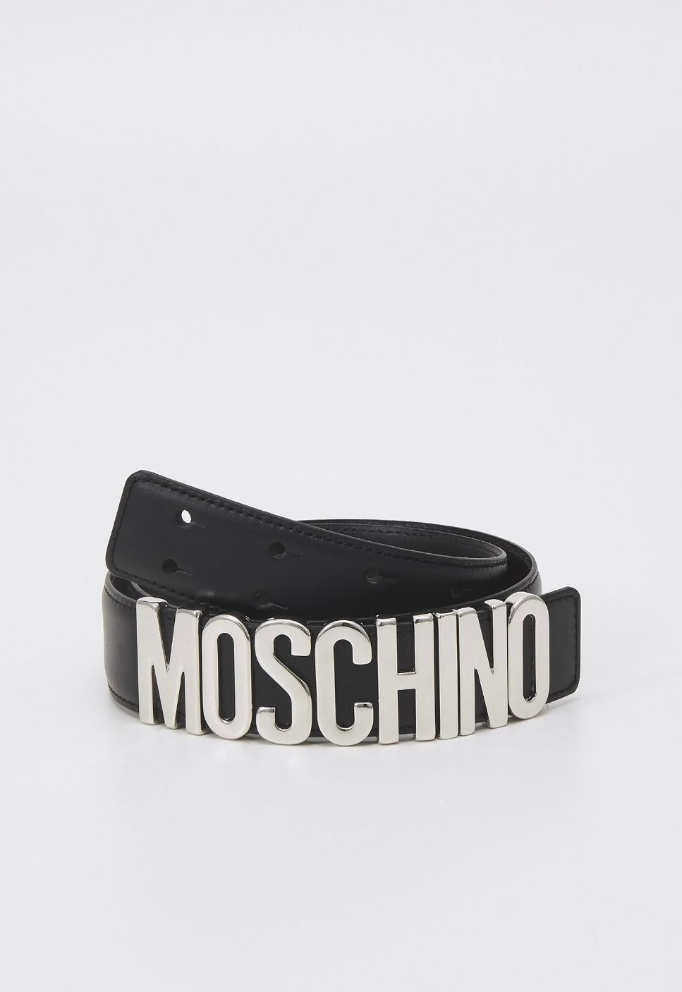 Cinta Moschino in pelle di vitello con placca logata