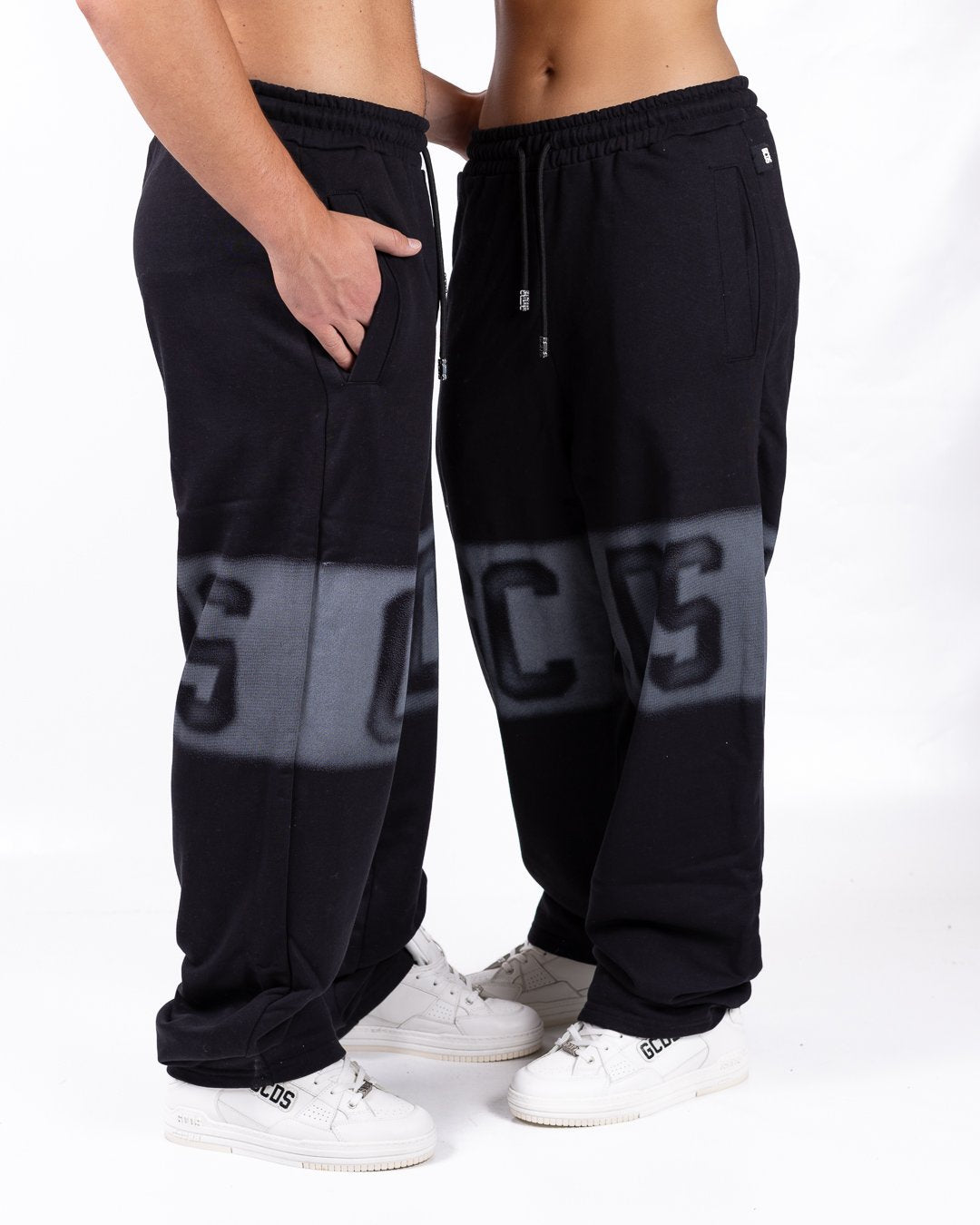 Pantalone sportivo GCDS con logo sfumato a contrasto 