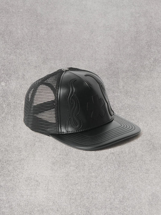 Cappello Comme des Fuckdown in pelle con decorazioni e logo in rilievo