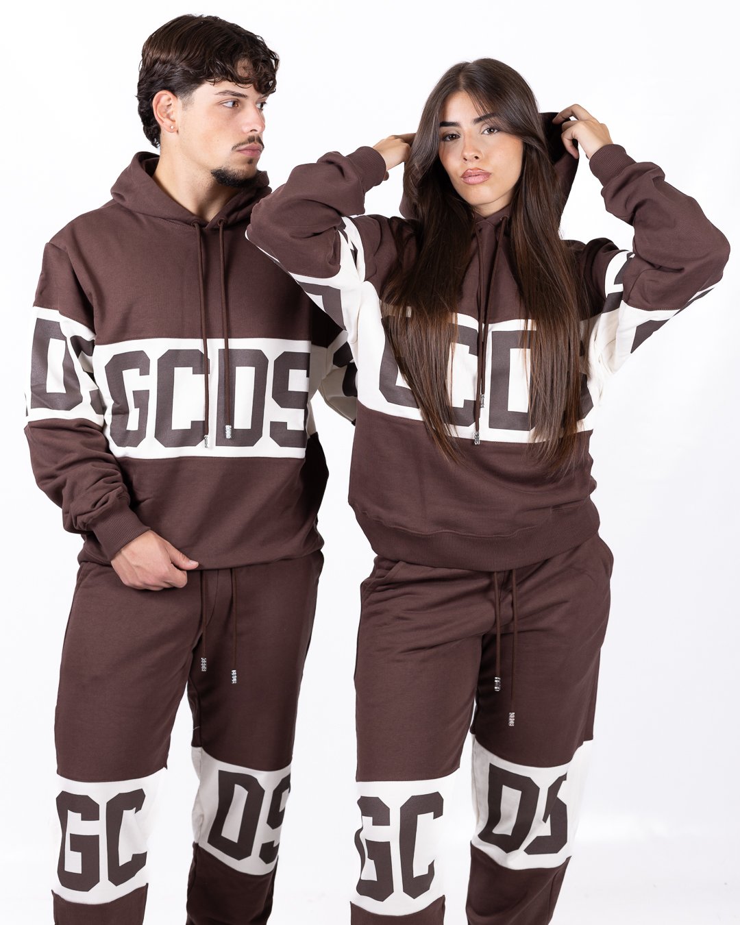 Felpa GCDS con cappuccio e maxi logo a contrasto