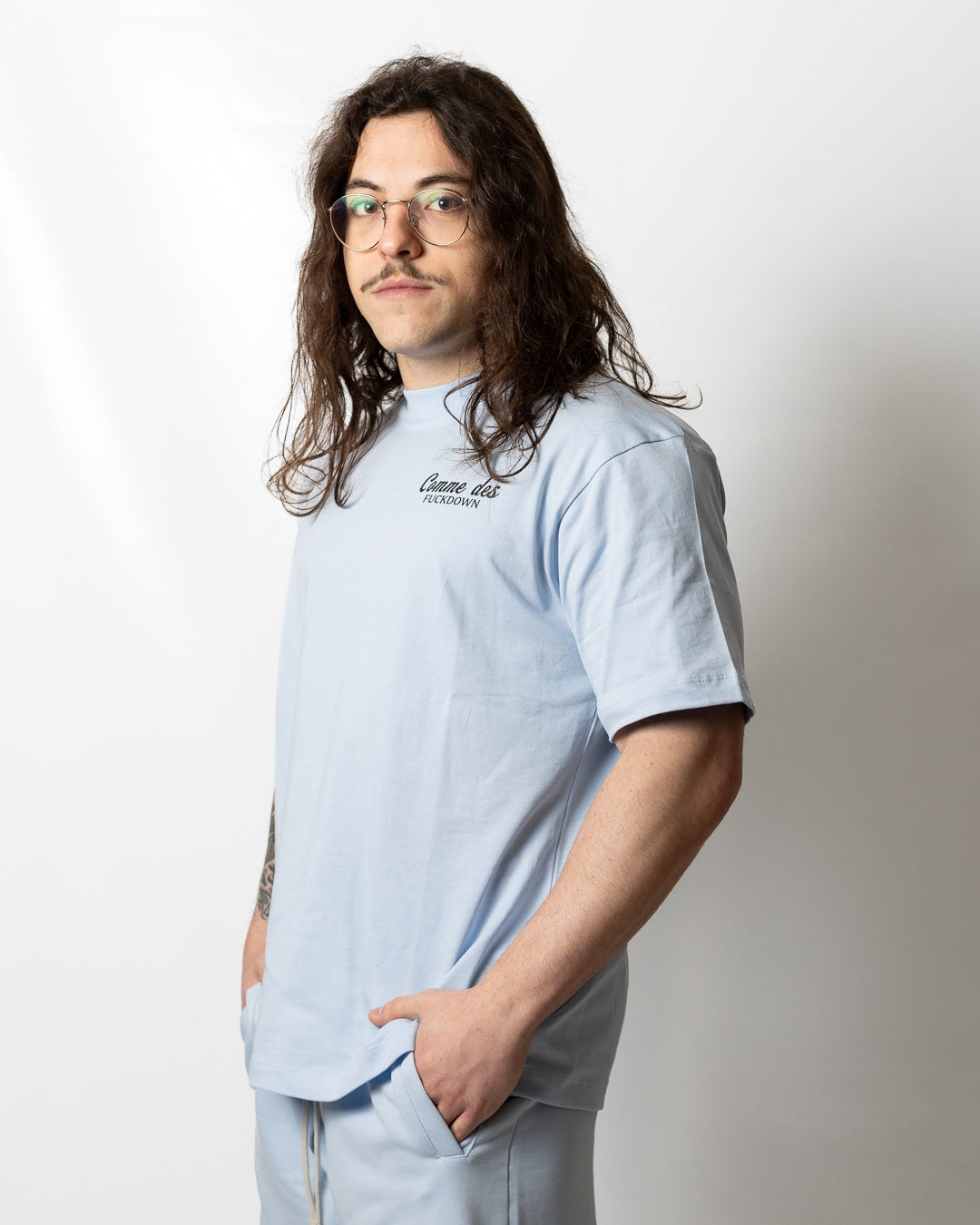 T-Shirt Comme des Fuckdown con stampa signature uomo
