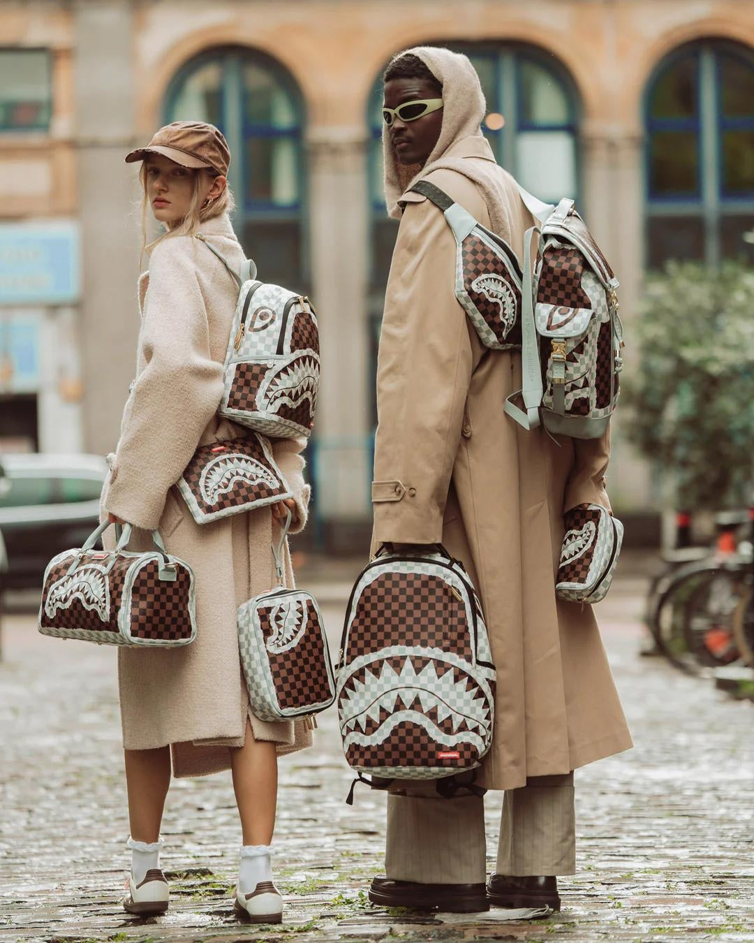 Pochette Sprayground marrone "CREAM AND BROWN TEAR CHECK CROSSOVER CLUTCH"