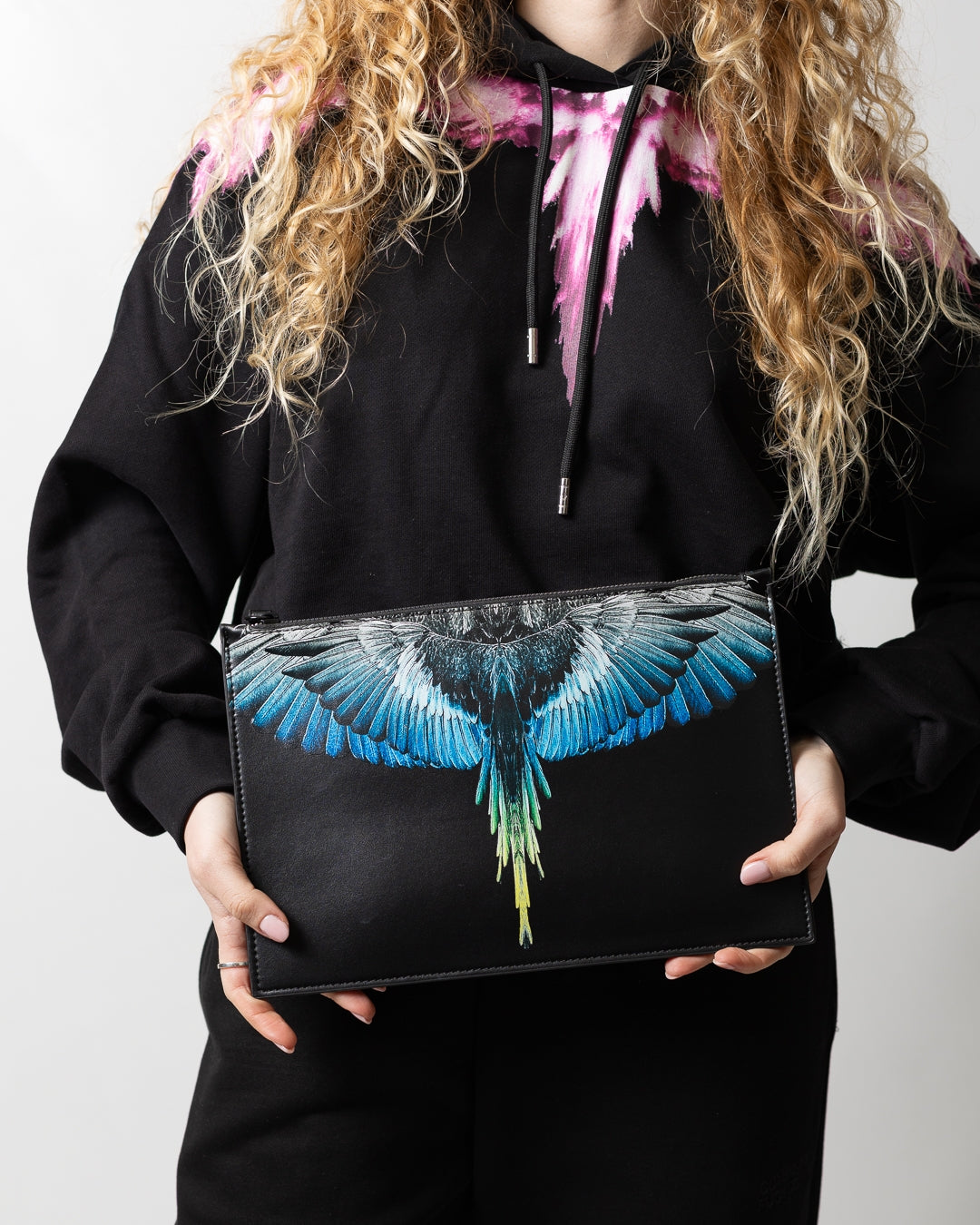 Pochette Marcelo Burlon in ecopelle "Icon Wings Royal" logato