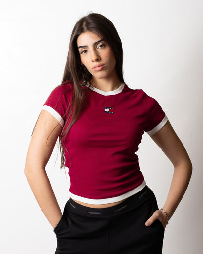 T-Shirt Tommy Jeans in costina "Slim Badge" donna