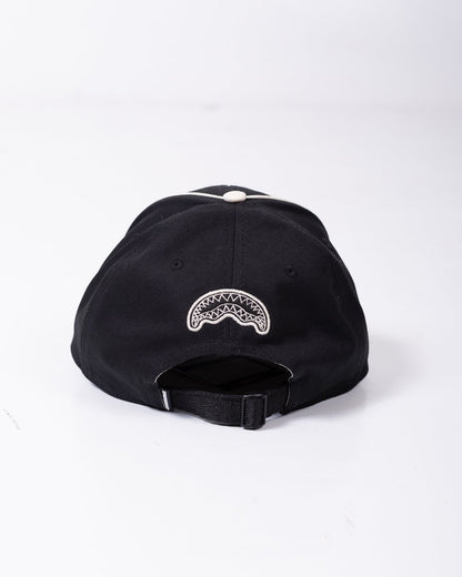 Cappello Sprayground con visiera e logo patch black and white