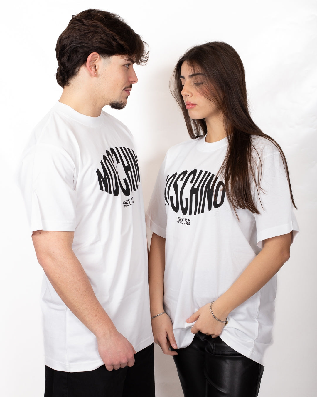 T-Shirt Moschino girocollo con logo stampato 