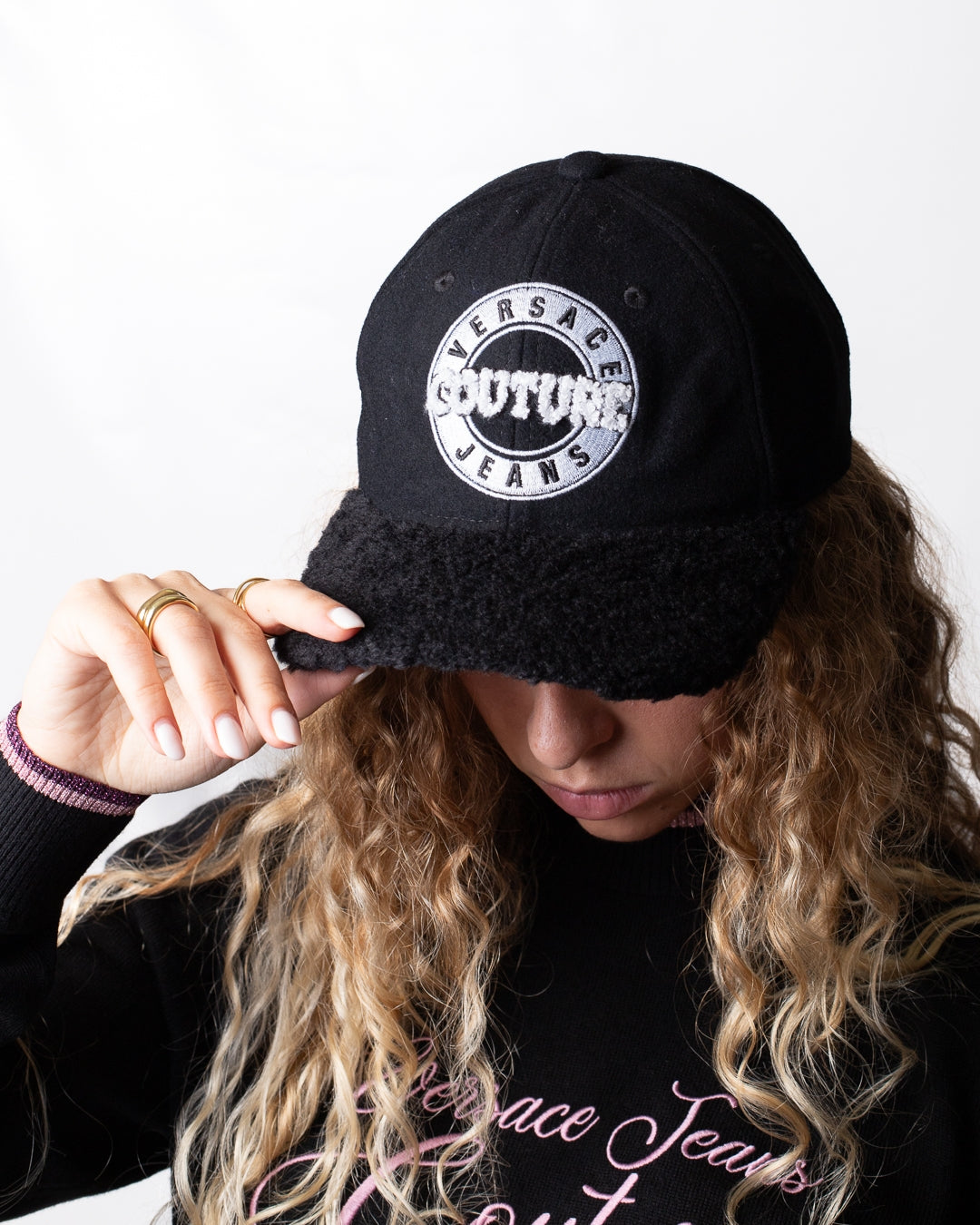 Cappello Versace Jeans Couture con visiera teddy