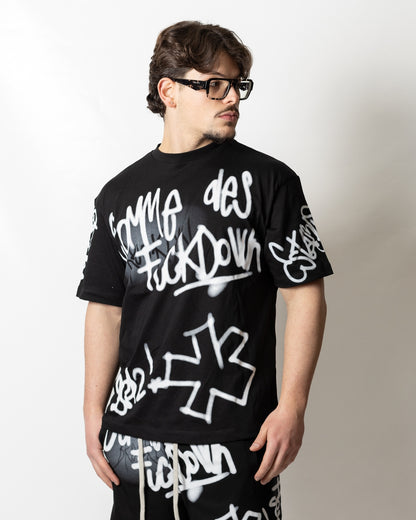 T-Shirt Comme des Fuckdown con stampa spray uomo