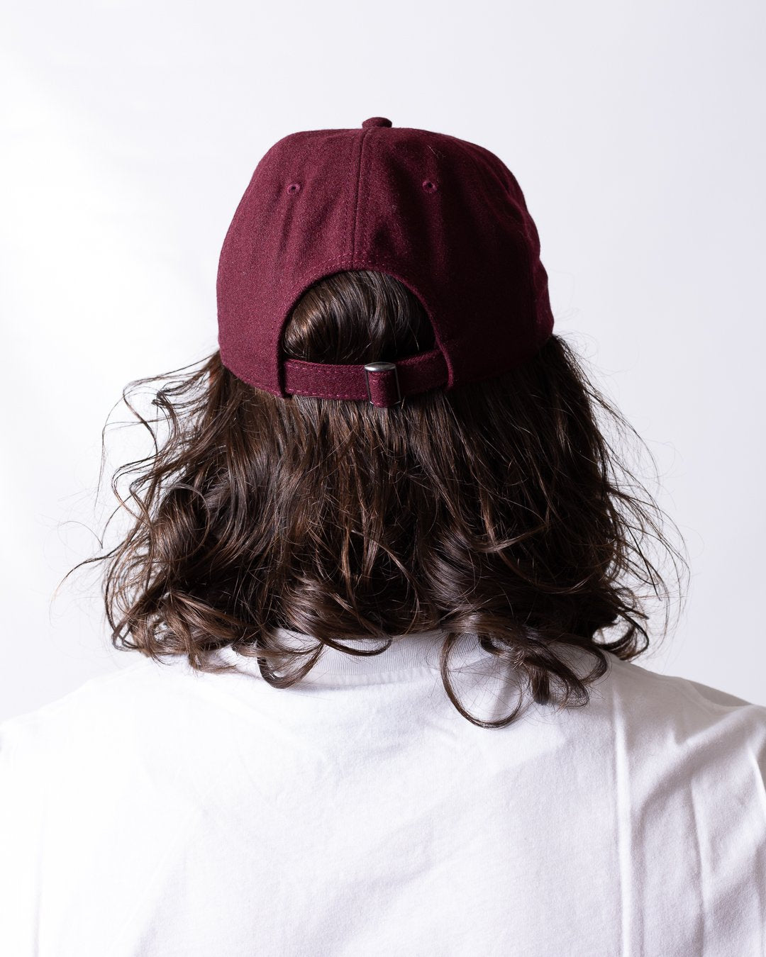Cappello Colmar in lana con visiera e logo in rilievo