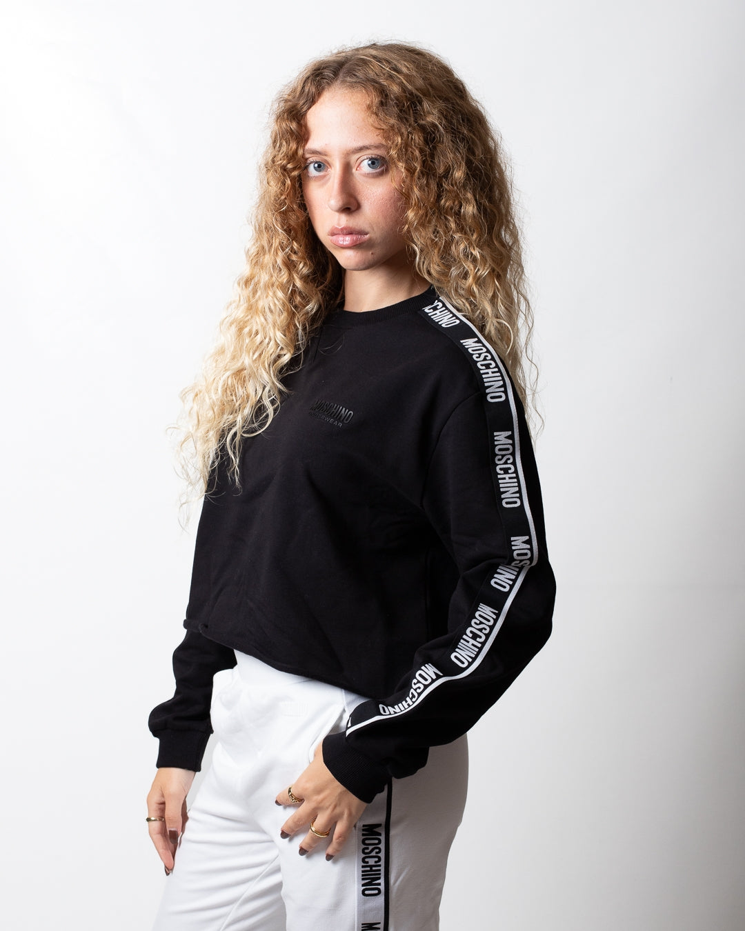 Felpa Moschino Underwear cropped girocollo con fasce logate donna