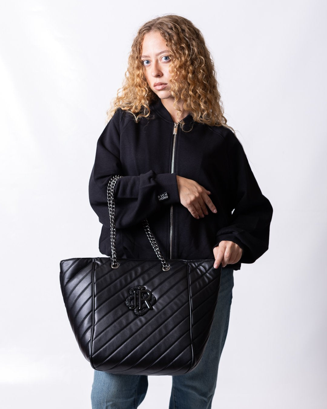 Borsa John Richmond con logo "JR" dalla finitura opaca