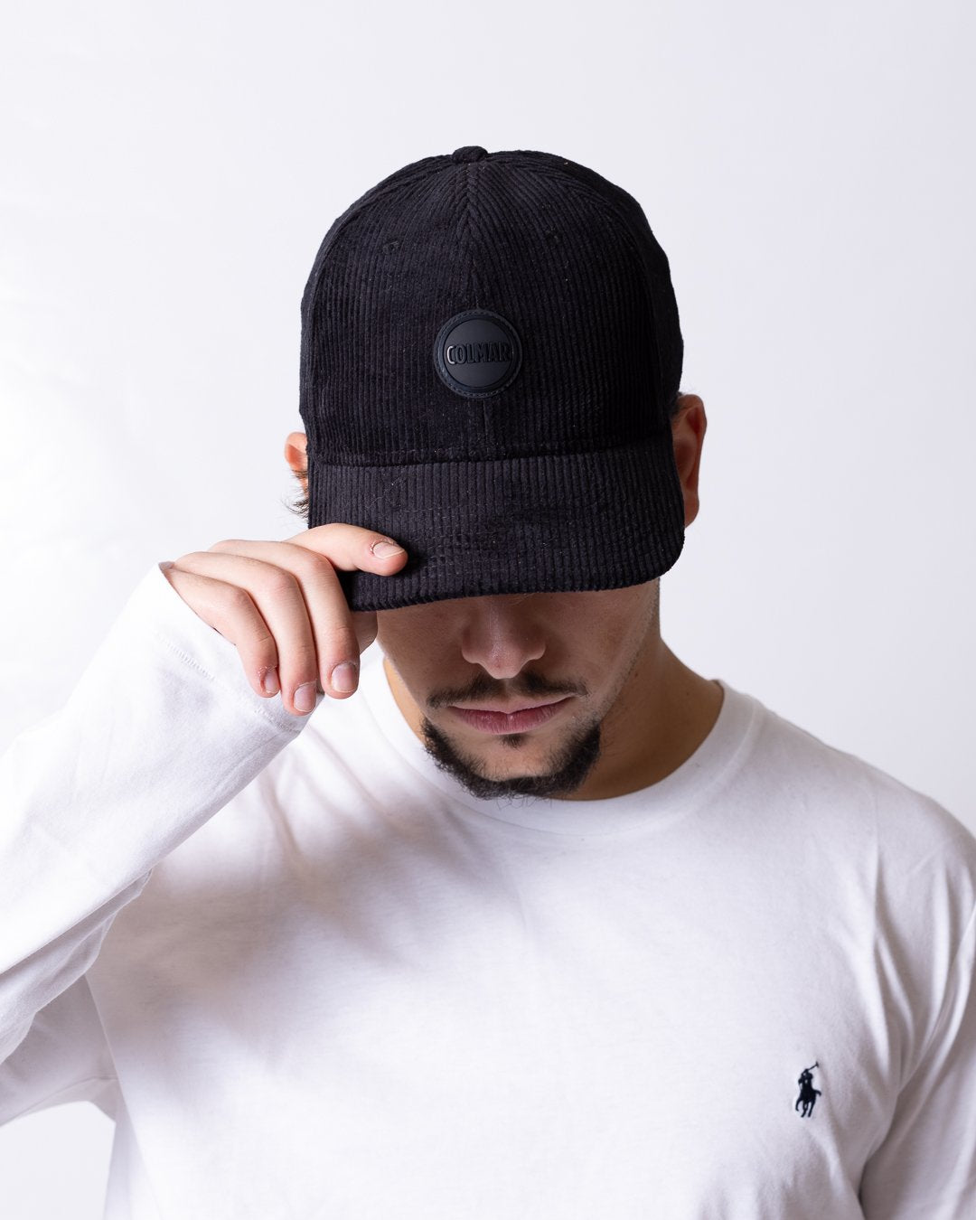Cappello Colmar con visiera e logo in rilievo